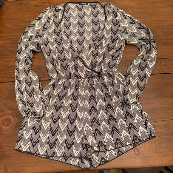 Black white romper - Picture 2 of 5